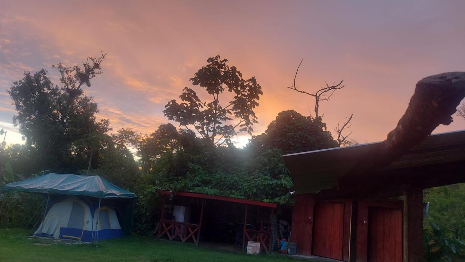 Sunset Inn La Fortuna Exterior photo